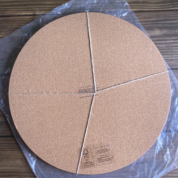 Pottery Barn Peanuts Snoopy Wreath Cork Placemats - Set of 4 - Picture 11 of 13